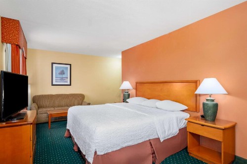 Hampton Inn & Suites Sacramento-Elk Grove Laguna I-5 - image 17