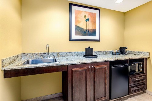 Hampton Inn & Suites Sacramento-Elk Grove Laguna I-5 - image 22