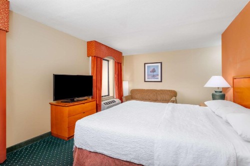 Hampton Inn & Suites Sacramento-Elk Grove Laguna I-5 - image 25