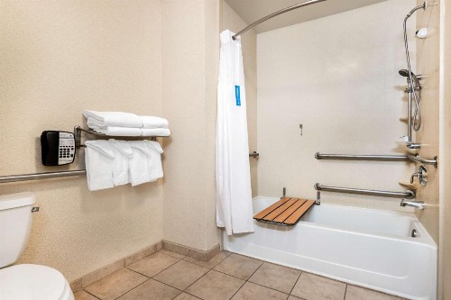 Hampton Inn & Suites Sacramento-Elk Grove Laguna I-5 - image 27