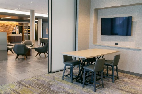 Courtyard Elkhart - image 10