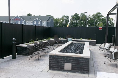 Courtyard Elkhart - image 5