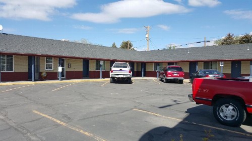 Travelers Motel - image 4