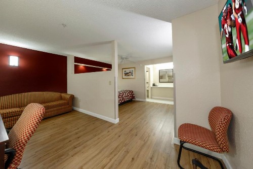 Red Roof Inn Ellenton - Bradenton NE - image 14