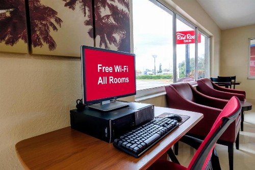 Red Roof Inn Ellenton - Bradenton NE - image 17