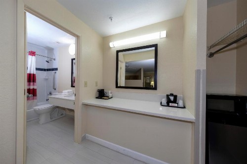 Red Roof Inn Ellenton - Bradenton NE - image 23