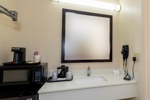 Red Roof Inn Ellenton - Bradenton NE - image 31