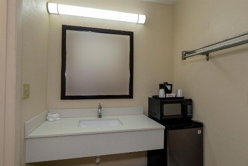 Red Roof Inn Ellenton - Bradenton NE - image 32