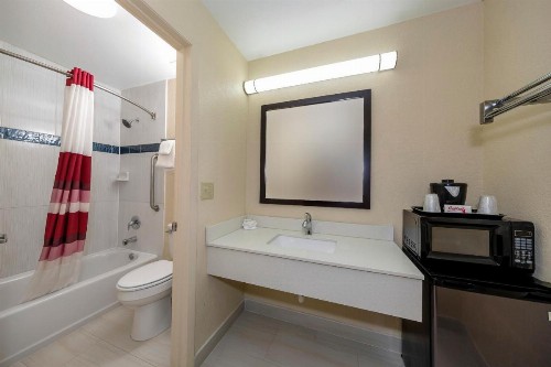 Red Roof Inn Ellenton - Bradenton NE - image 5
