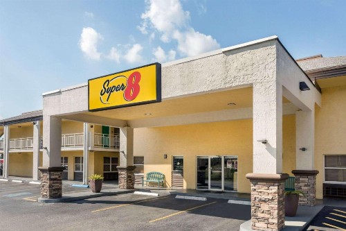 Super 8 by Wyndham Ellenton Bradenton Area - image 22