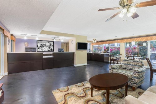 Super 8 by Wyndham Ellenton Bradenton Area - image 27