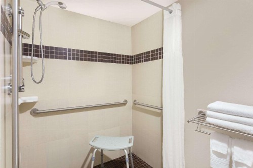 Super 8 by Wyndham Ellenton Bradenton Area - image 28