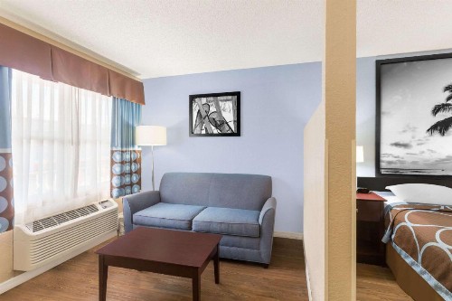 Super 8 by Wyndham Ellenton Bradenton Area - image 31
