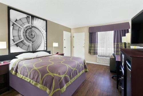 Super 8 by Wyndham Ellenton Bradenton Area - image 32