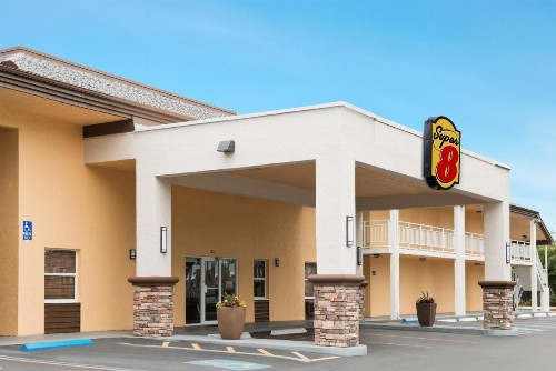 Super 8 by Wyndham Ellenton Bradenton Area - image 36