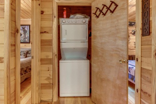 Tree Song Mountain Creek Cabin - image 7