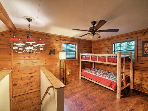 The Lazy Bear Lodge - image 9