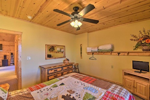 Year-Round Mountain View Hideaway with Deck and Hot Tub