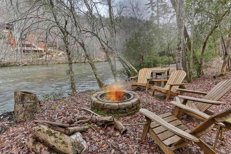 Tie One On The River - main image