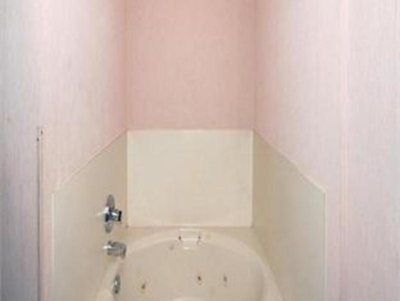 Knights Inn Elyria - image 2