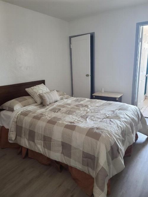 Nights Inn Motel - image 3