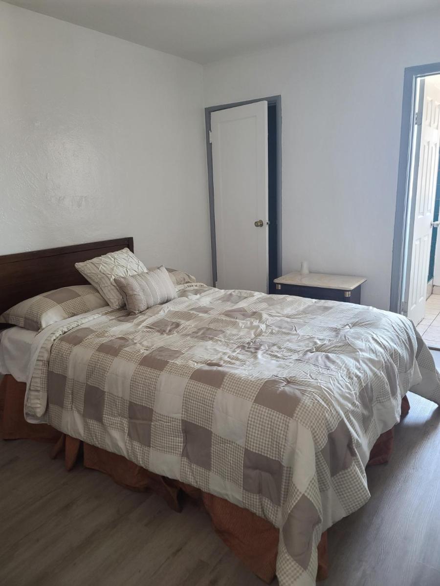 Nights Inn Motel - image 3