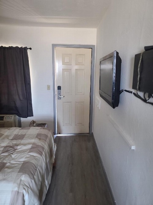 Nights Inn Motel - image 9