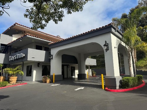 Days Inn by Wyndham Encinitas Moonlight Beach - image 1