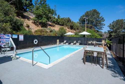 Days Inn by Wyndham Encinitas Moonlight Beach - image 12