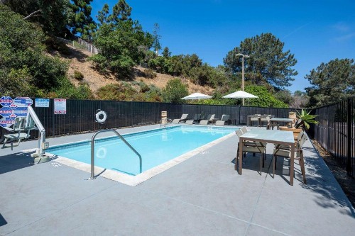 Days Inn by Wyndham Encinitas Moonlight Beach - image 15