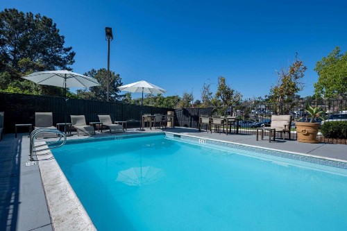 Days Inn by Wyndham Encinitas Moonlight Beach - image 17