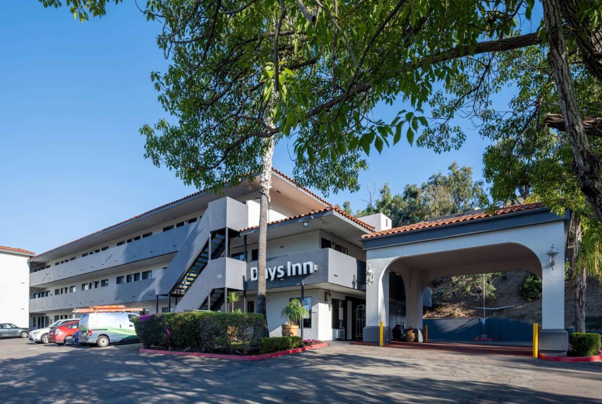Days Inn by Wyndham Encinitas Moonlight Beach - image 2