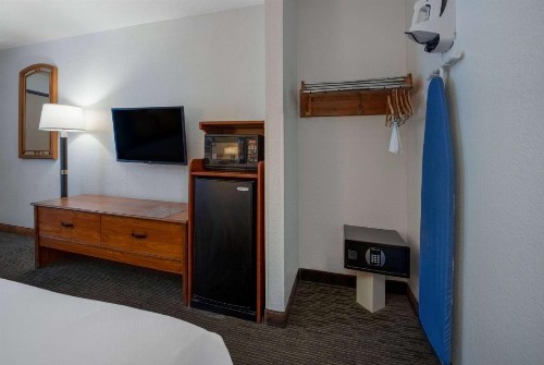 Days Inn by Wyndham Encinitas Moonlight Beach - image 22