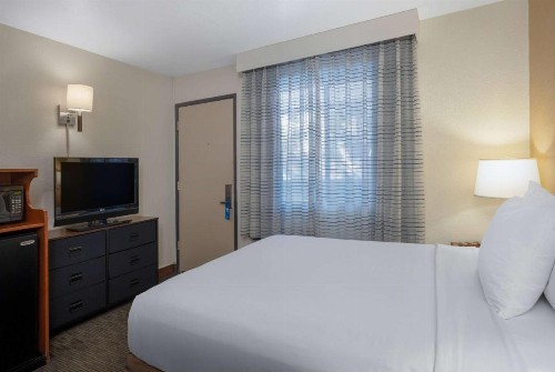 Days Inn by Wyndham Encinitas Moonlight Beach - image 25