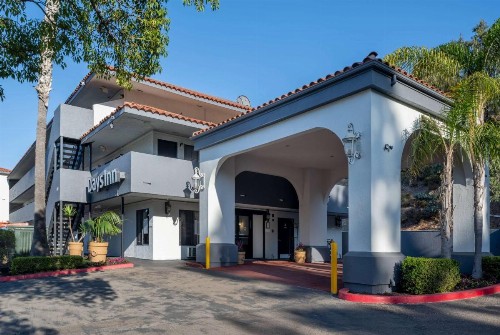 Days Inn by Wyndham Encinitas Moonlight Beach - image 3
