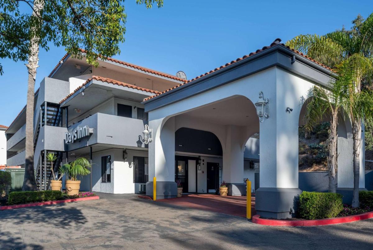Days Inn by Wyndham Encinitas Moonlight Beach - image 3