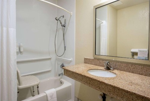 Days Inn by Wyndham Encinitas Moonlight Beach - image 32