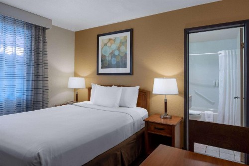 Days Inn by Wyndham Encinitas Moonlight Beach - image 33
