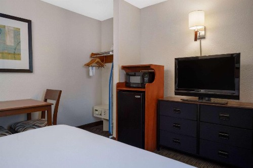 Days Inn by Wyndham Encinitas Moonlight Beach - image 34