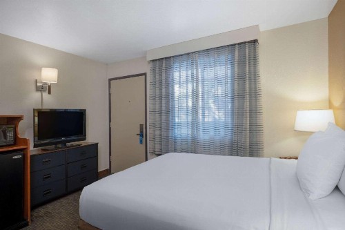 Days Inn by Wyndham Encinitas Moonlight Beach - image 35