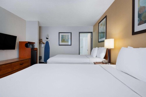 Days Inn by Wyndham Encinitas Moonlight Beach - image 37