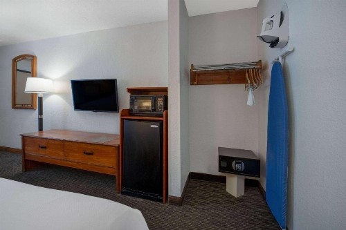 Days Inn by Wyndham Encinitas Moonlight Beach - image 38