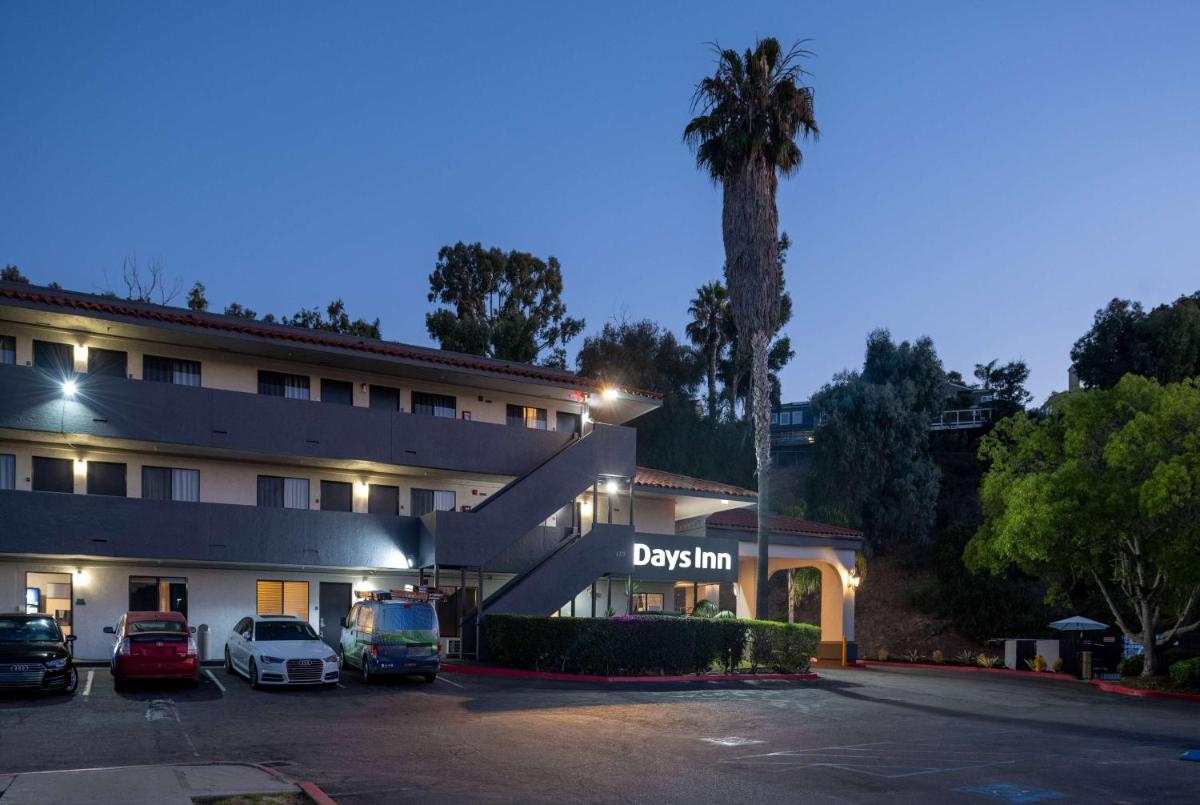 Days Inn by Wyndham Encinitas Moonlight Beach - image 4