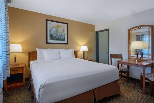 Days Inn by Wyndham Encinitas Moonlight Beach - image 45