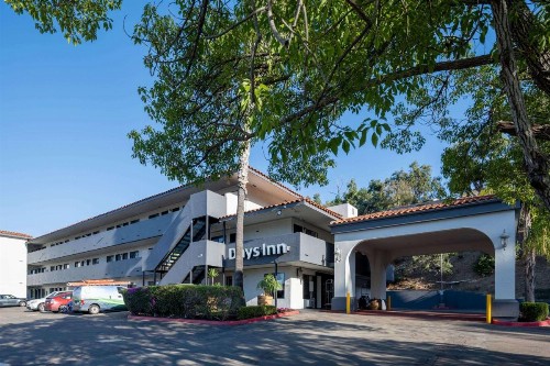 Days Inn by Wyndham Encinitas Moonlight Beach - image 5