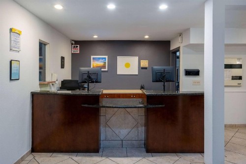 Days Inn by Wyndham Encinitas Moonlight Beach - image 9