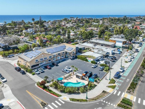 Econo Lodge Moonlight Beach - image 1