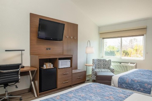 Econo Lodge Moonlight Beach - image 28