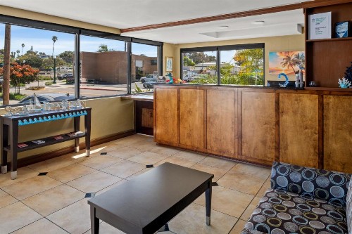 Econo Lodge Moonlight Beach - image 42