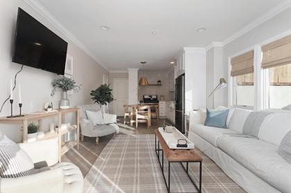 Beautifully Remodeled Gem with Hot Tub condo